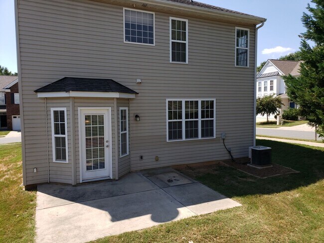 Building Photo - Beautiful home in Ballantyne