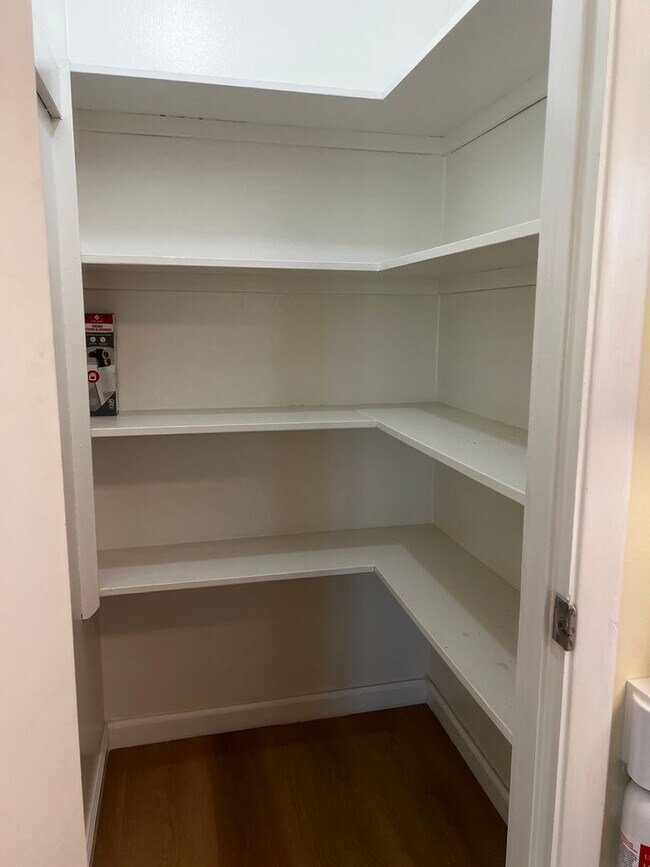 Building Photo - Immediate Availability on Newly Updated 2BR/2BA in South Venice