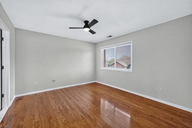 Building Photo - 1204 Chalet Rd