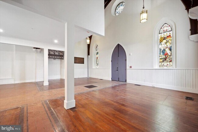 Building Photo - 430 York Rd