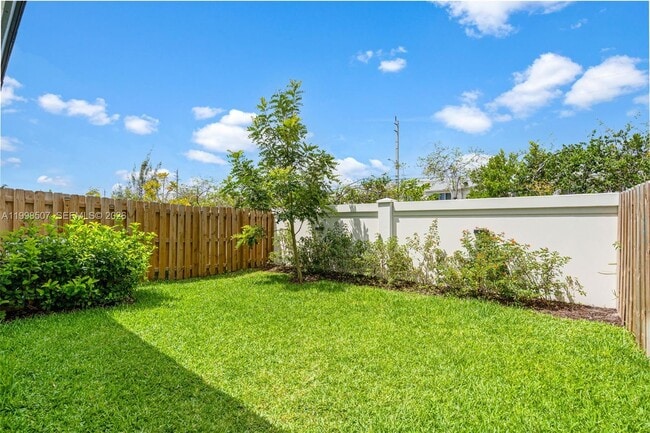 Building Photo - 4917 Oakmont Dr