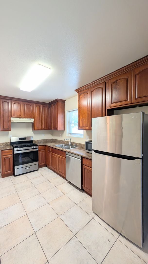 Building Photo - GREAT DOWNTOWN LOCATION!! GATED PARKING!