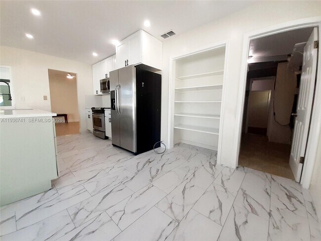 Building Photo - 2109 N Park Rd