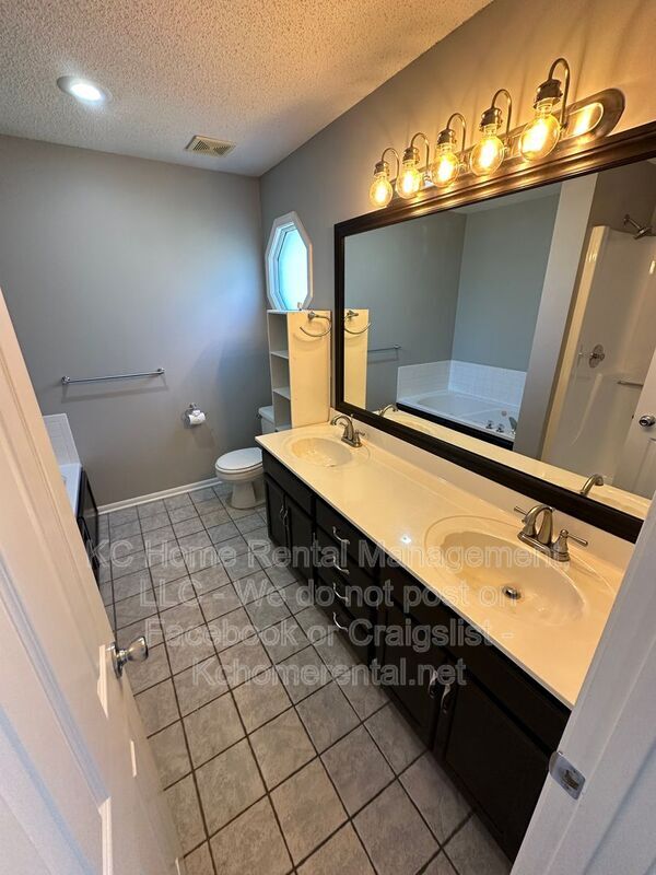 Building Photo - 3304 NW 84th Terrace