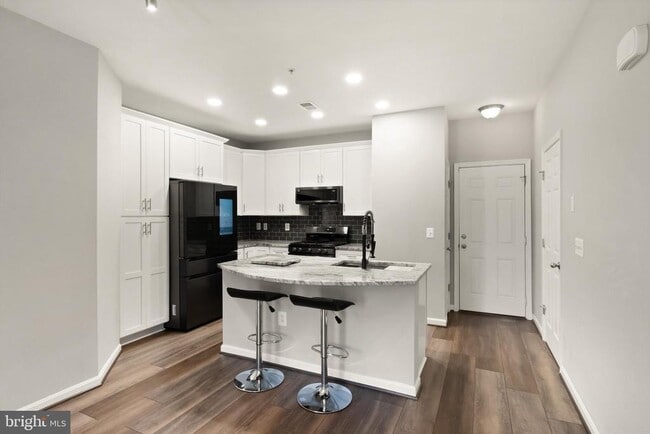 Building Photo - 9541 Center St