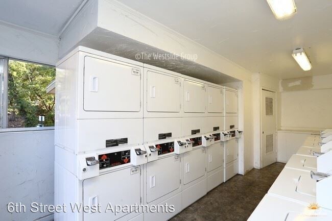 Building Photo - 1 br, 1 bath Apartment - 1616 W 6th St