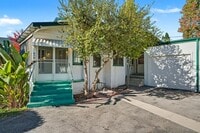 Building Photo - Charming 2-Bedroom Back House in Prime Pasadena Location