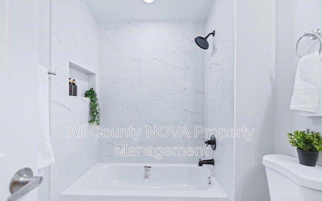 Building Photo - 5606 Elberton Pl