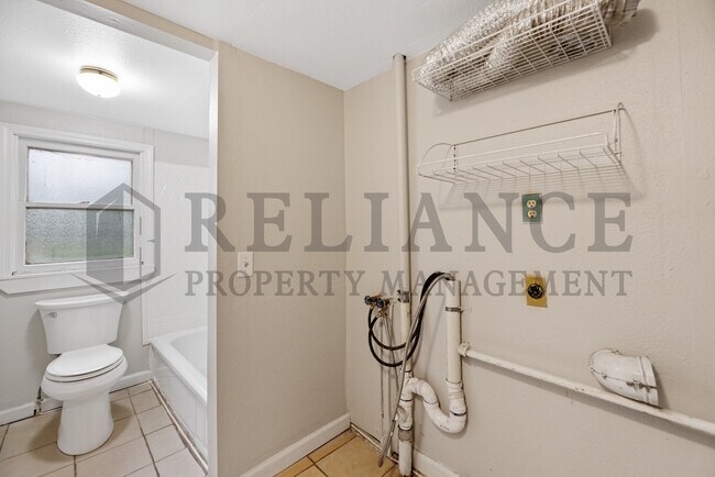 Building Photo - 508 N Tracy St