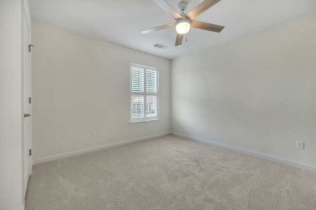 Building Photo - Rental Home available in the Falls Grove Community!