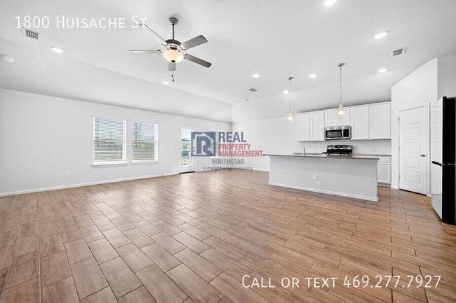 Building Photo - 1800 Huisache St