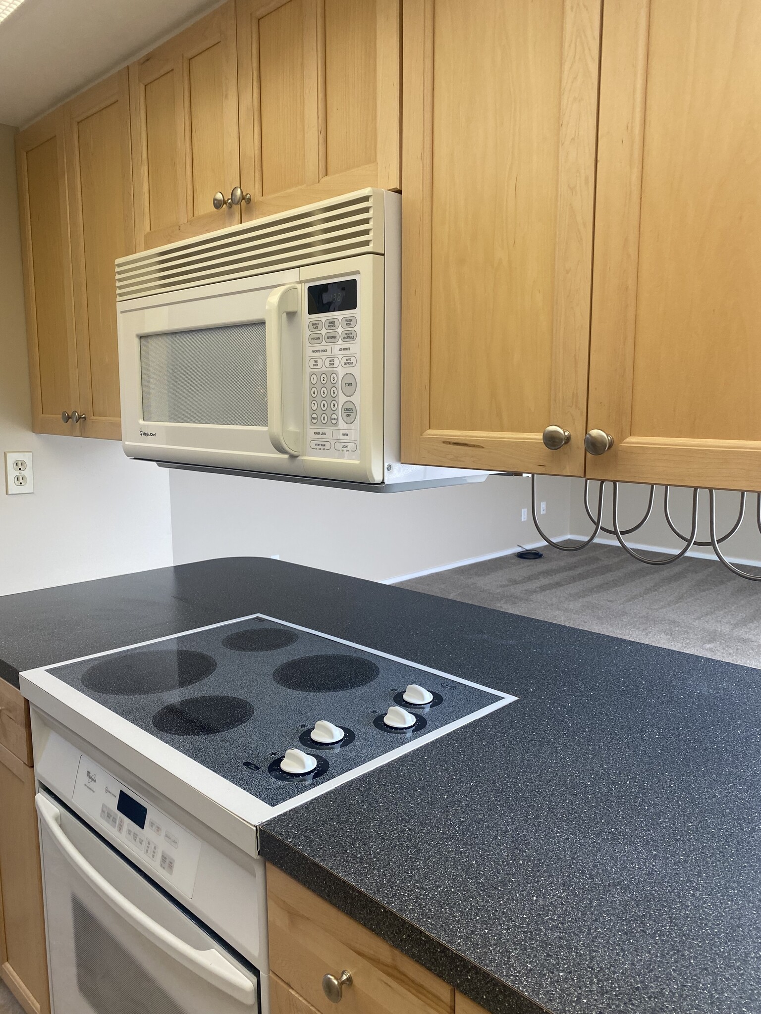 Electric range and microwave - 105 E Ticonderoga Dr