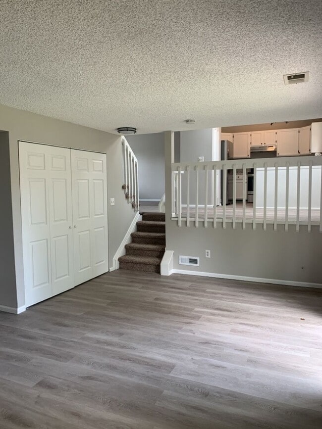 Building Photo - Spacious Tri-Level Home in Southwest Ft. C...