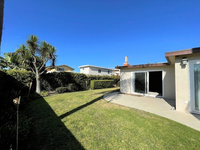 Building Photo - Adorable Pierpont Beach Home!!