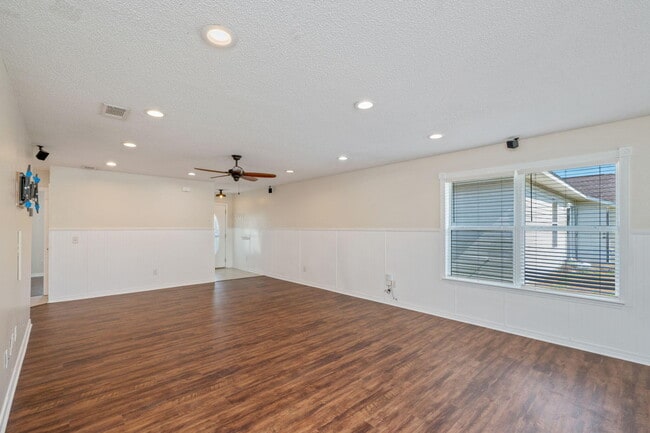 Building Photo - 7648 Chablis Cir