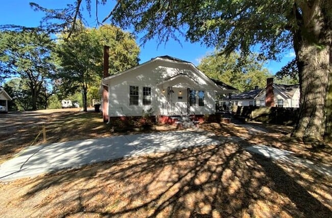 Building Photo - 3bed, 2ba Bungalow - 5 minutes from Downtown Kannapolis