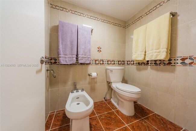 Building Photo - 121 Crandon Blvd