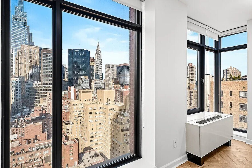 Building Photo - 49 E 34th St