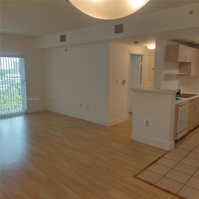Building Photo - 50 Menores Ave