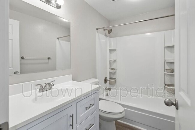 Building Photo - 5660 SW 180th Ave