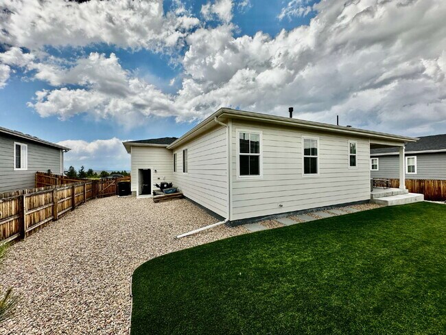 Building Photo - "Charming 4-Bedroom Castle Rock Home with Spacious Living!"