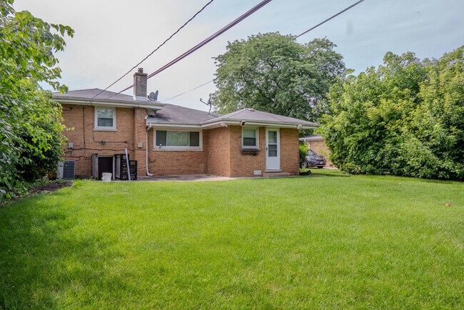 Building Photo - 9733 Karlov Ave