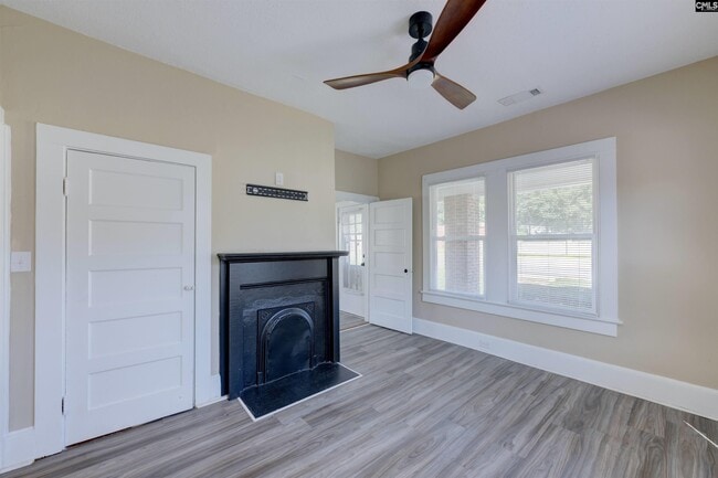 Building Photo - 3012 Rosewood Dr