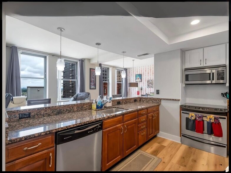 Building Photo - 314 N Broadway