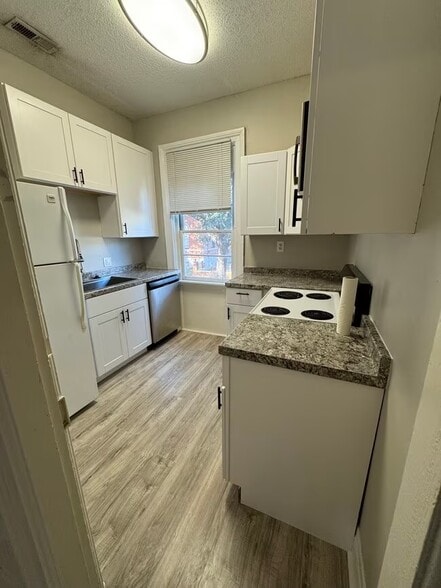 Building Photo - 421 E Anderson St