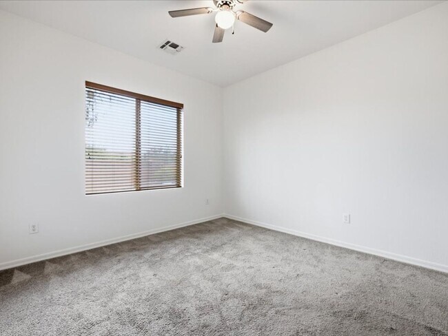 Building Photo - 14252 South Avenida Zumba