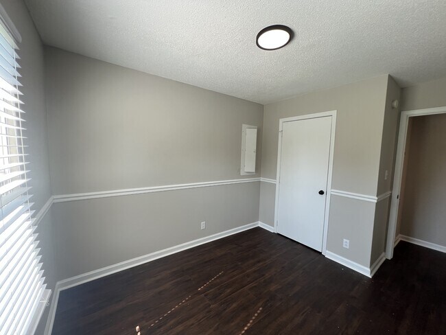 Building Photo - 567 Jacquie Dr