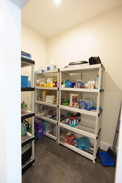 Building Photo - 60 Madison Dr