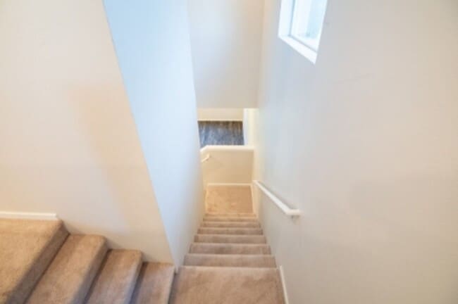Building Photo - Beautiful newer construction 4 bed, 2.5 ba...