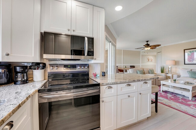 Building Photo - 275 Palm Ave