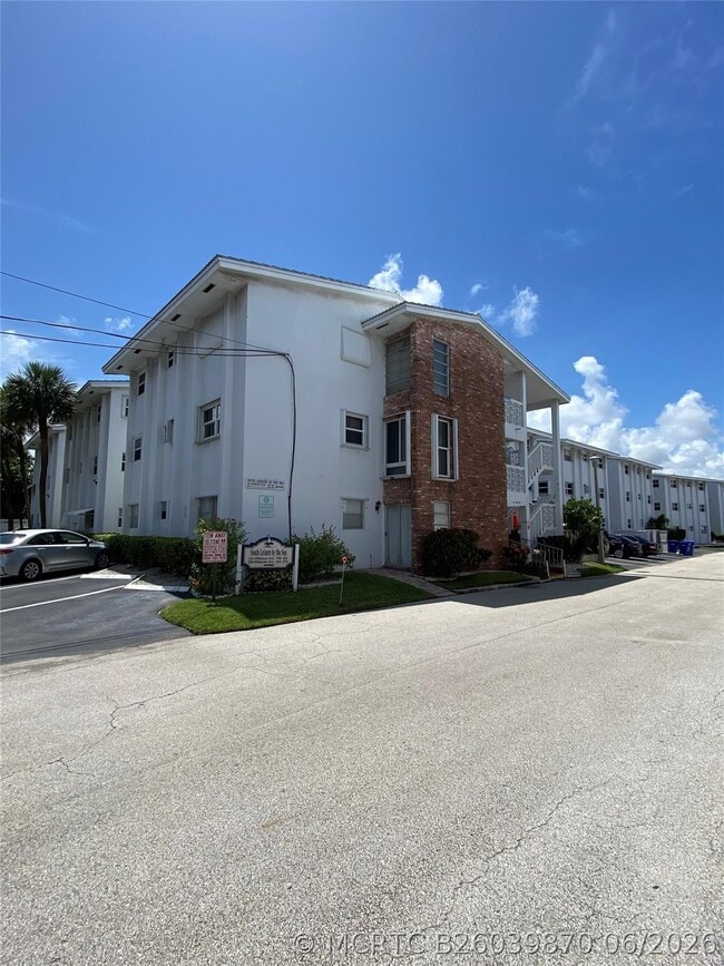 Building Photo - 224 Hibiscus Ave