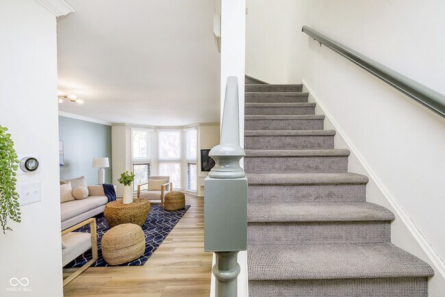 Building Photo - 592 E Vermont St