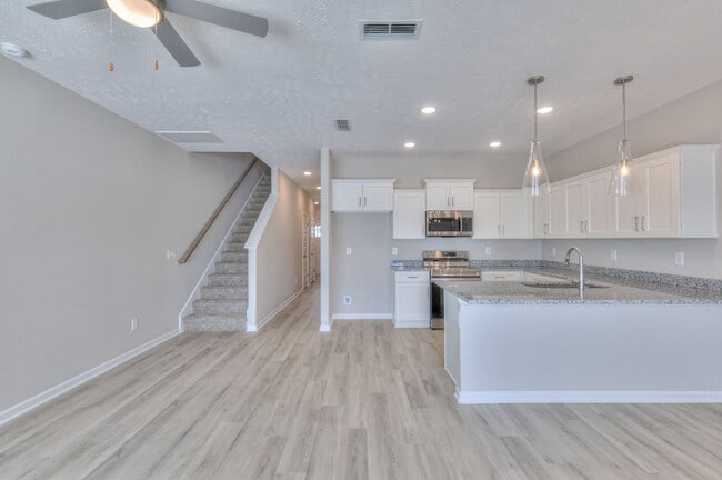 Building Photo - 26 Hardwood Rd