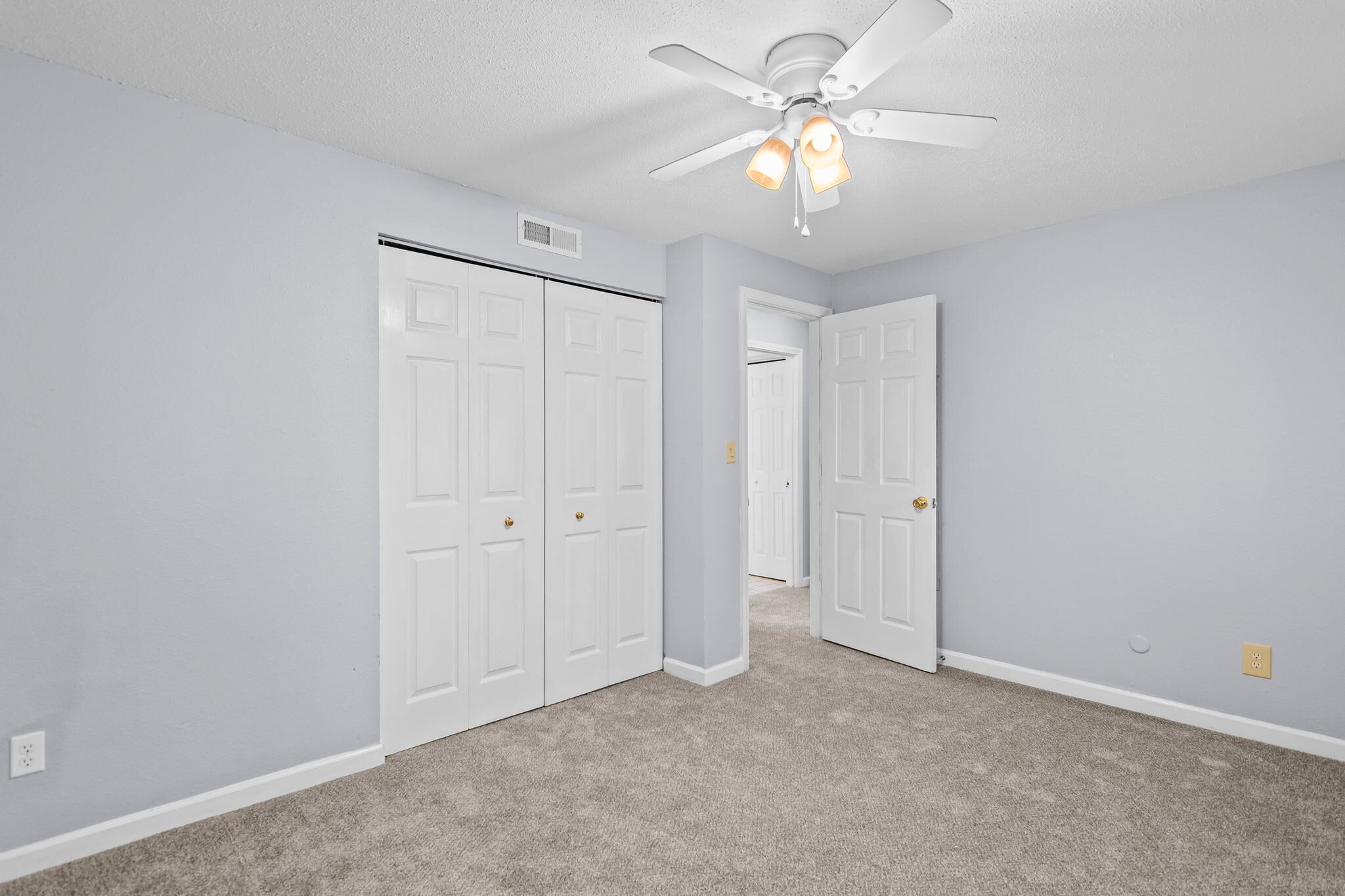 Building Photo - 204 Saxon Dr