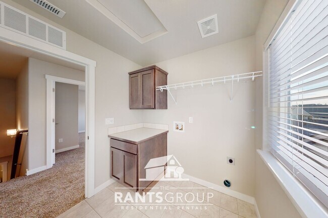 Building Photo - Beautiful Newer Construction!  Easy I5 access & JBLM Commute!
