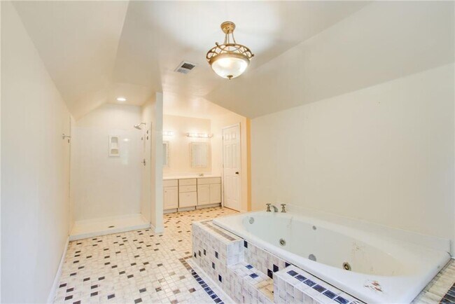 Building Photo - 2462 Empire Forest Dr