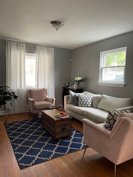 Building Photo - 3121 Lyndale Pl SE