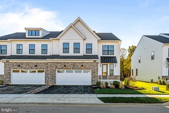 Building Photo - 133 Alroy Rd