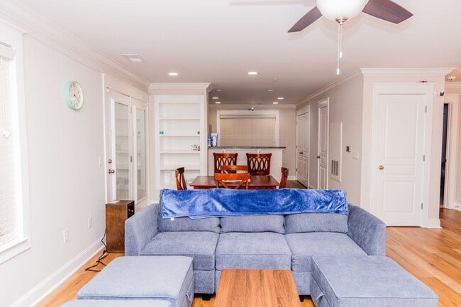 Building Photo - 2 Bedroom/ 2 bath - entry level END UNIT with side balcony- Fully Furnished and only a $500 depos...