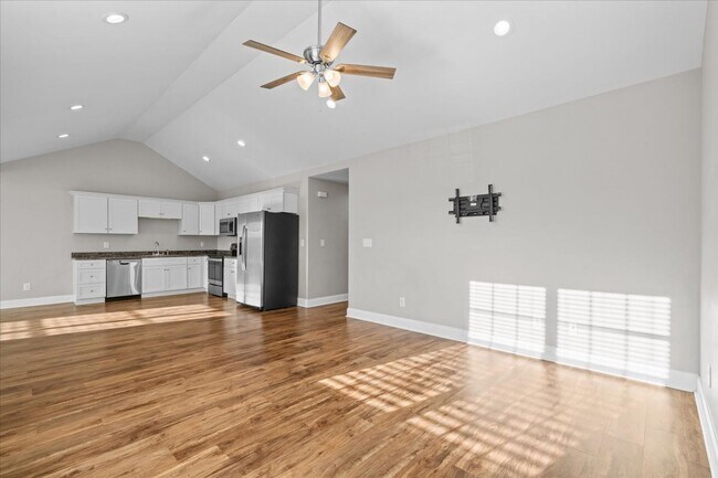 Building Photo - Pristine 3 Bed 2 Bath Home in Dalton