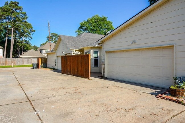 Building Photo - 16407 N Eldridge Pkwy