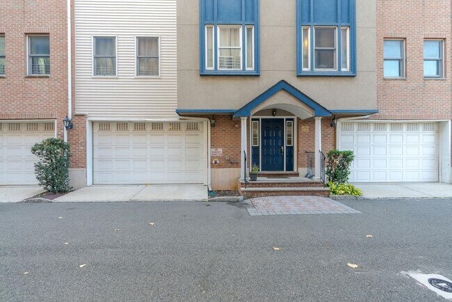 Building Photo - 620 38th St