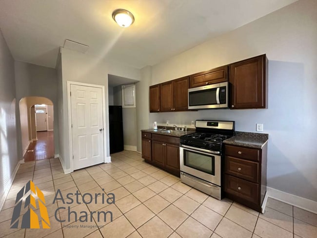 Building Photo - 3 Bedroom 1.5 Bath Spacious Bedrooms on Ashburton Street