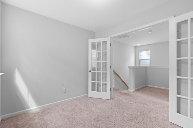 Building Photo - 837 Peony Ln