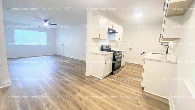 Building Photo - 428 N Oak St