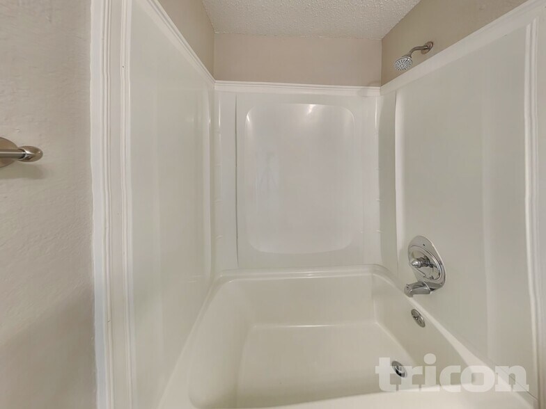 Building Photo - 304 Dakota Dr